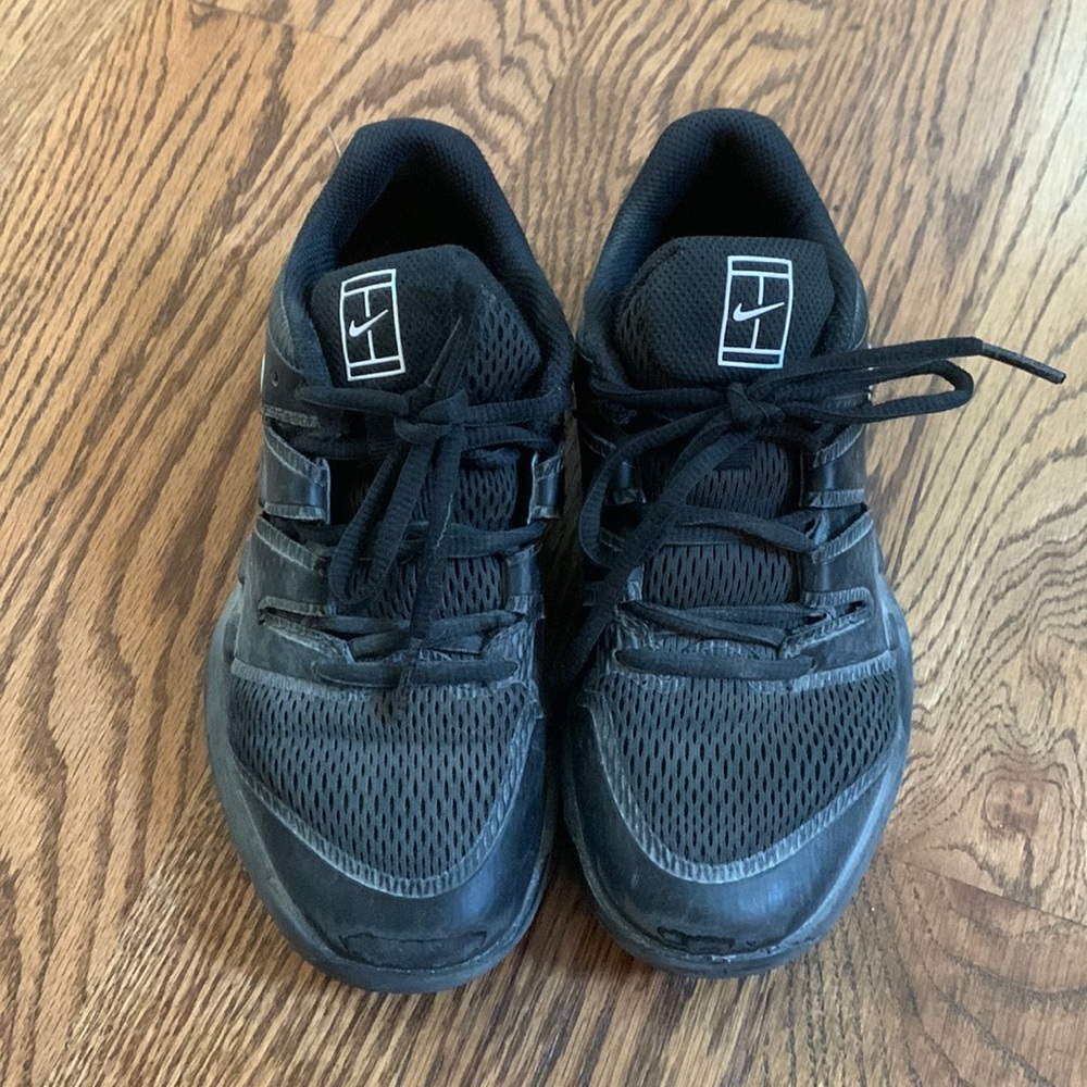 GUC Nike Zoom Tennis Sneakers; Size 2.5